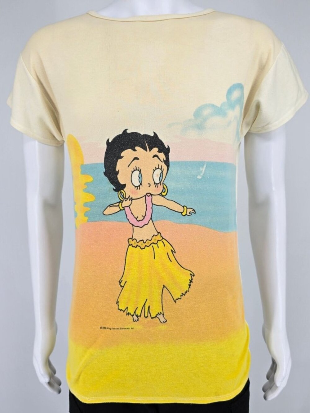 Distressed Vintage 1980s Betty Boop Hula Dancing Beach Scene T-Shirt (Women's L)